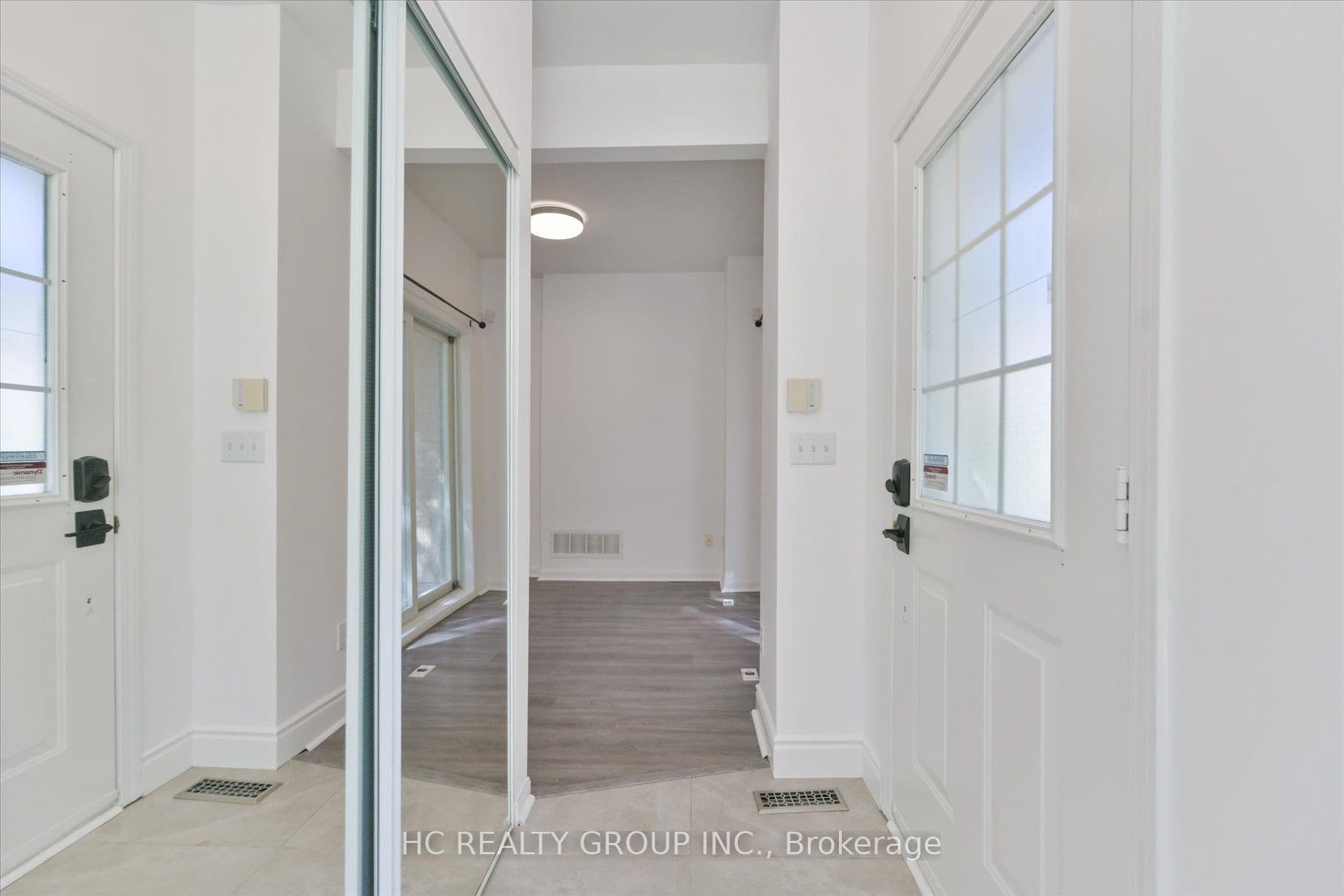 5 St Moritz Way 6, Markham, ON L3R 4E8