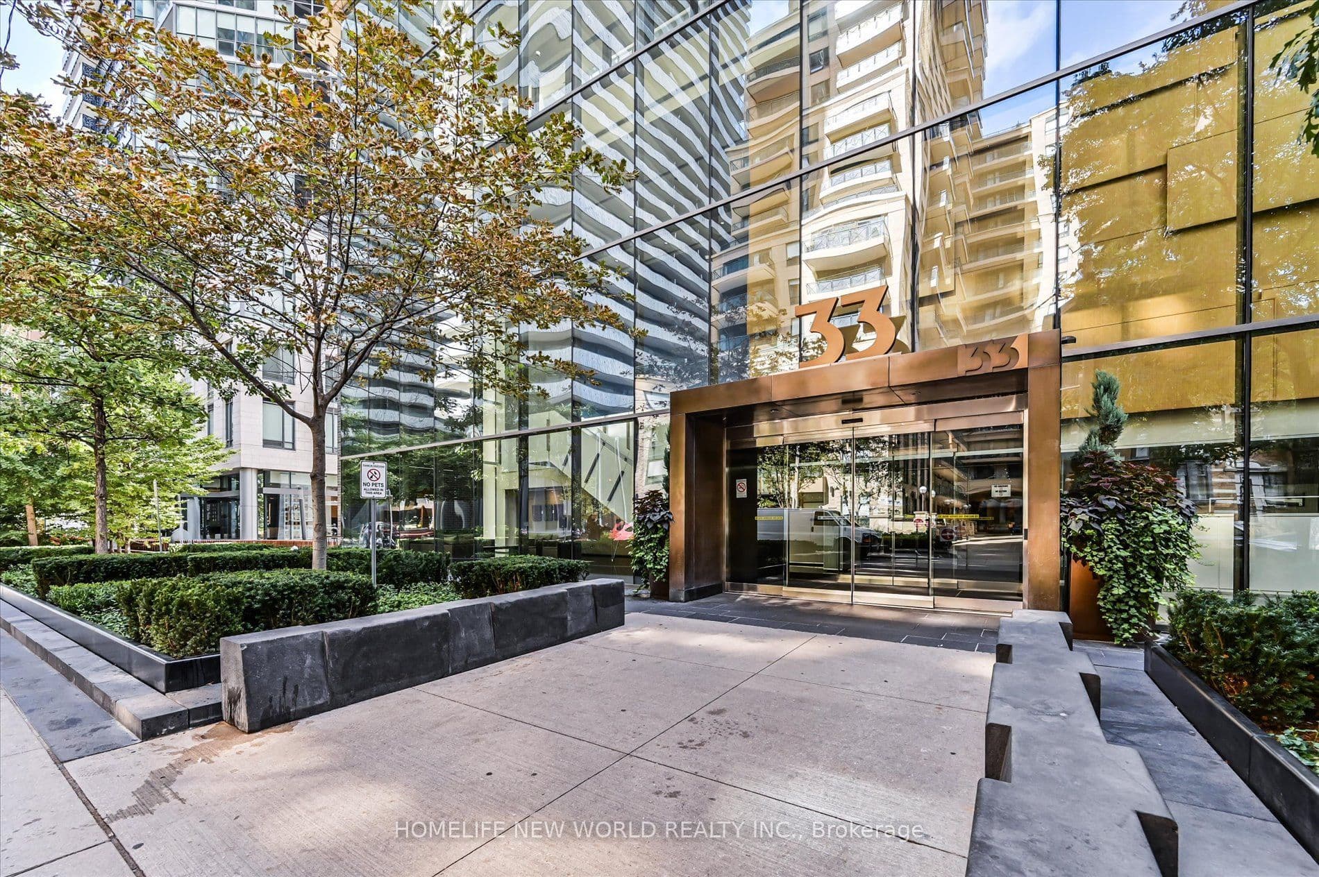 33 Charles Street E 1704, Toronto, ON M4Y 1R9