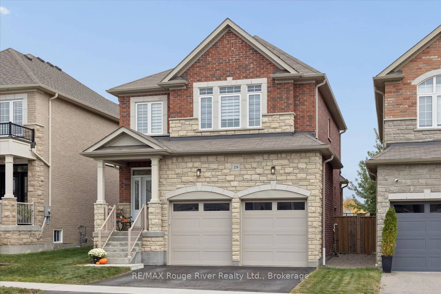 29 St Augustine Drive, Whitby, ON L1M 0L7