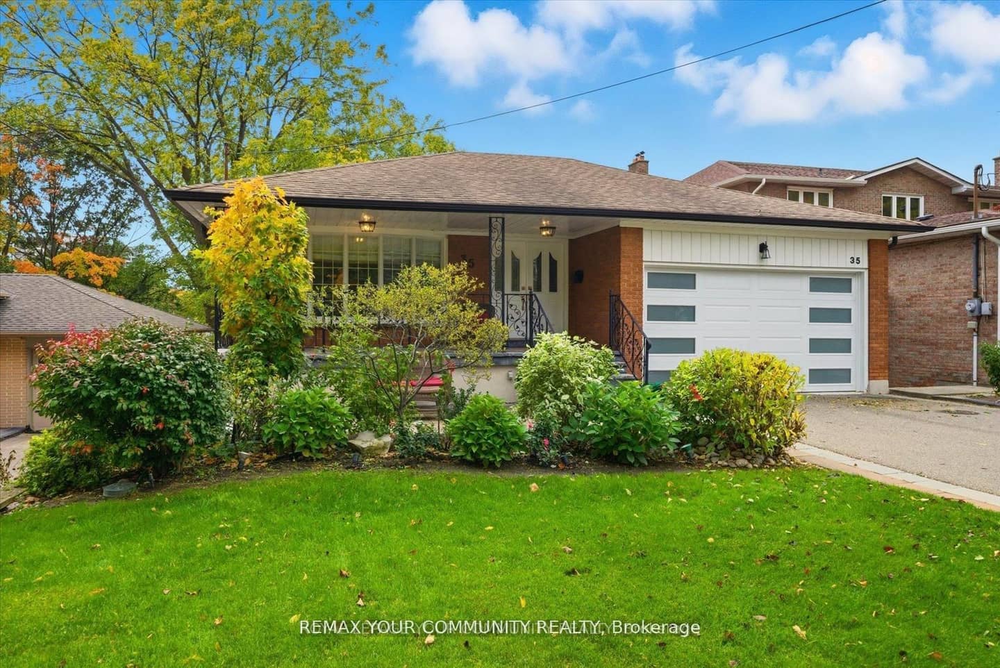 35 Sunvale Drive, Toronto, ON M9R 1Z4