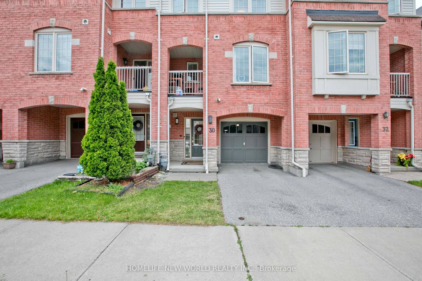 30 Linnell Street, Ajax, ON L1Z 0K8