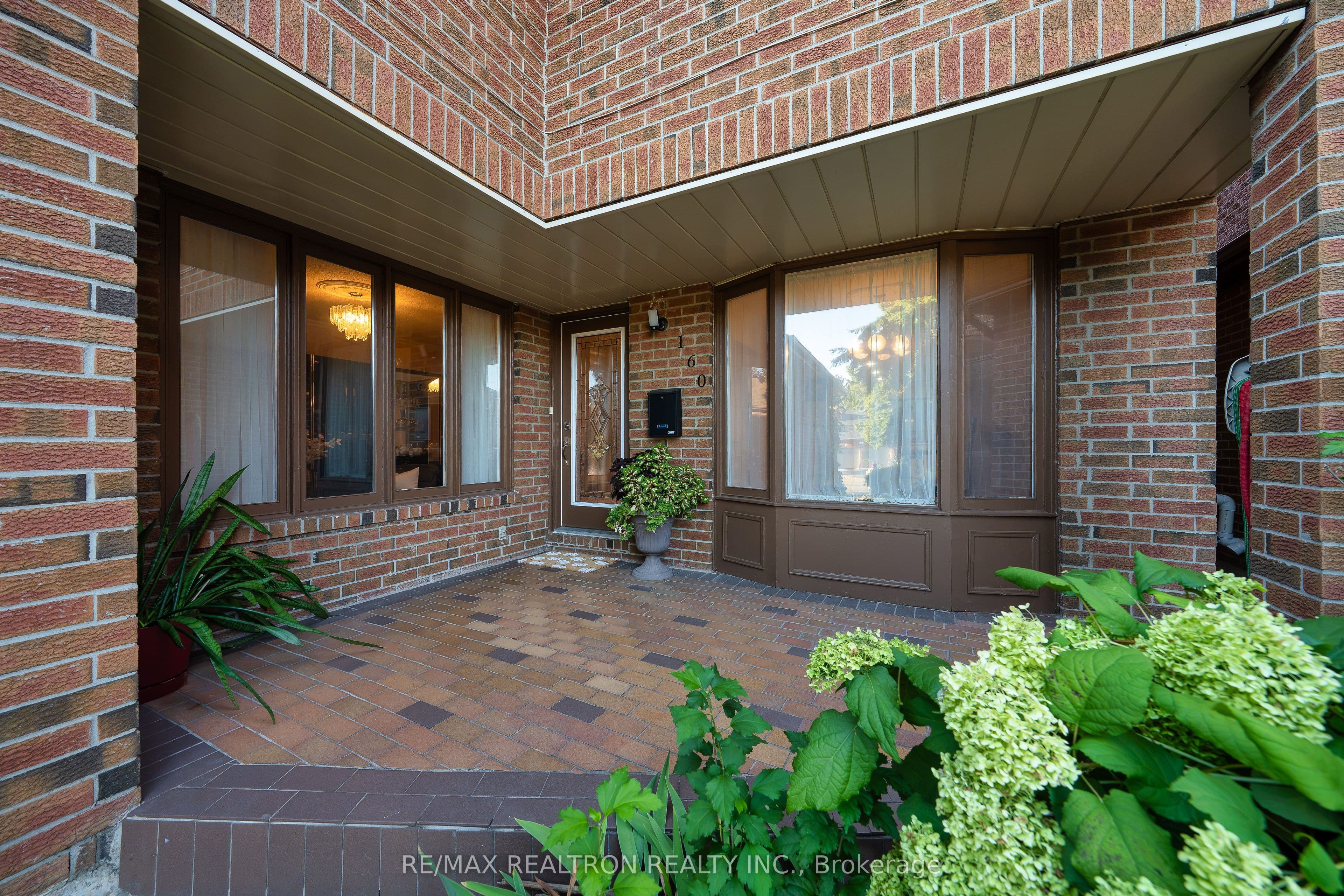 160 Conley Street, Vaughan, ON L4J 2X7