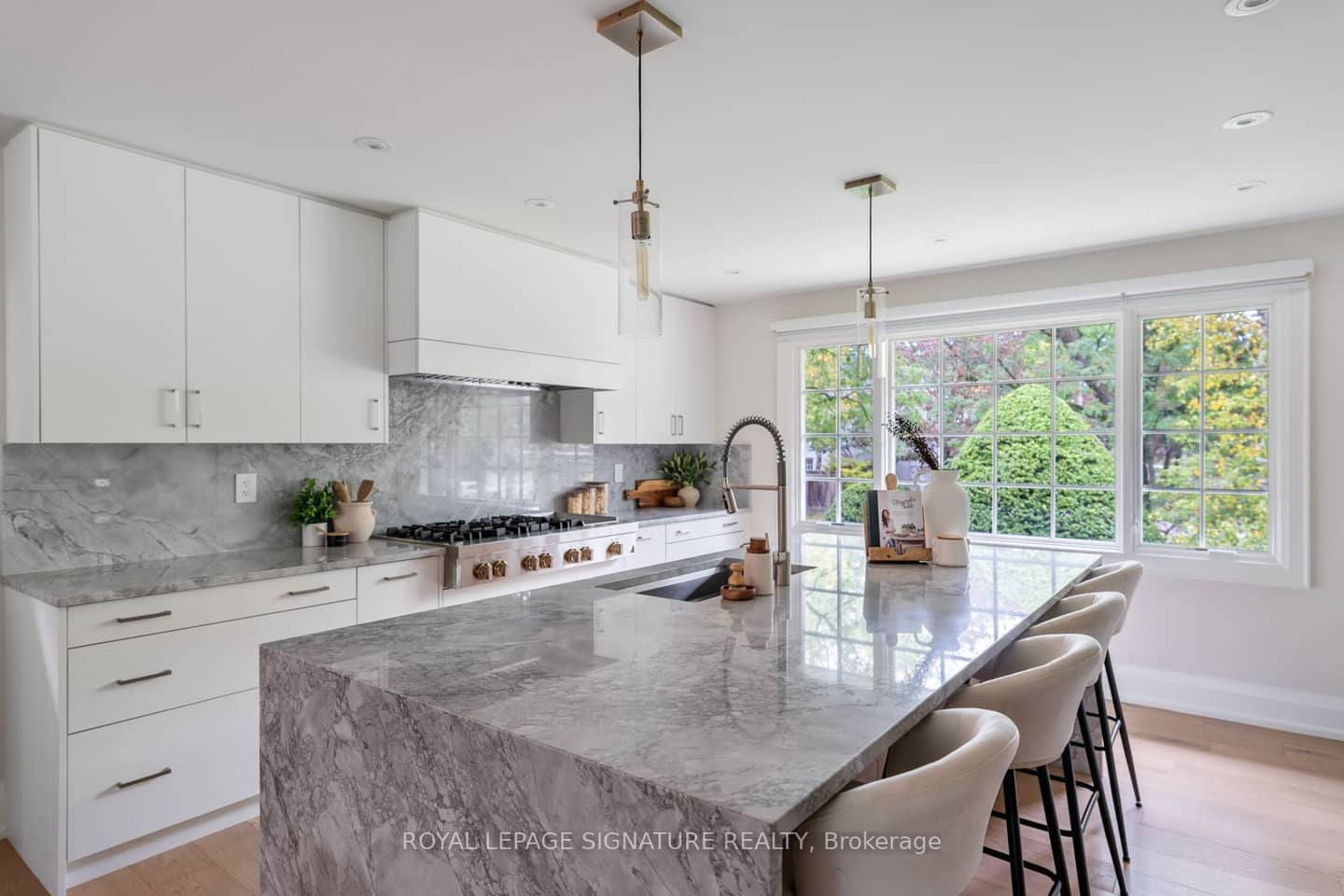 9 Danville Drive, Toronto, ON M2P 1H7