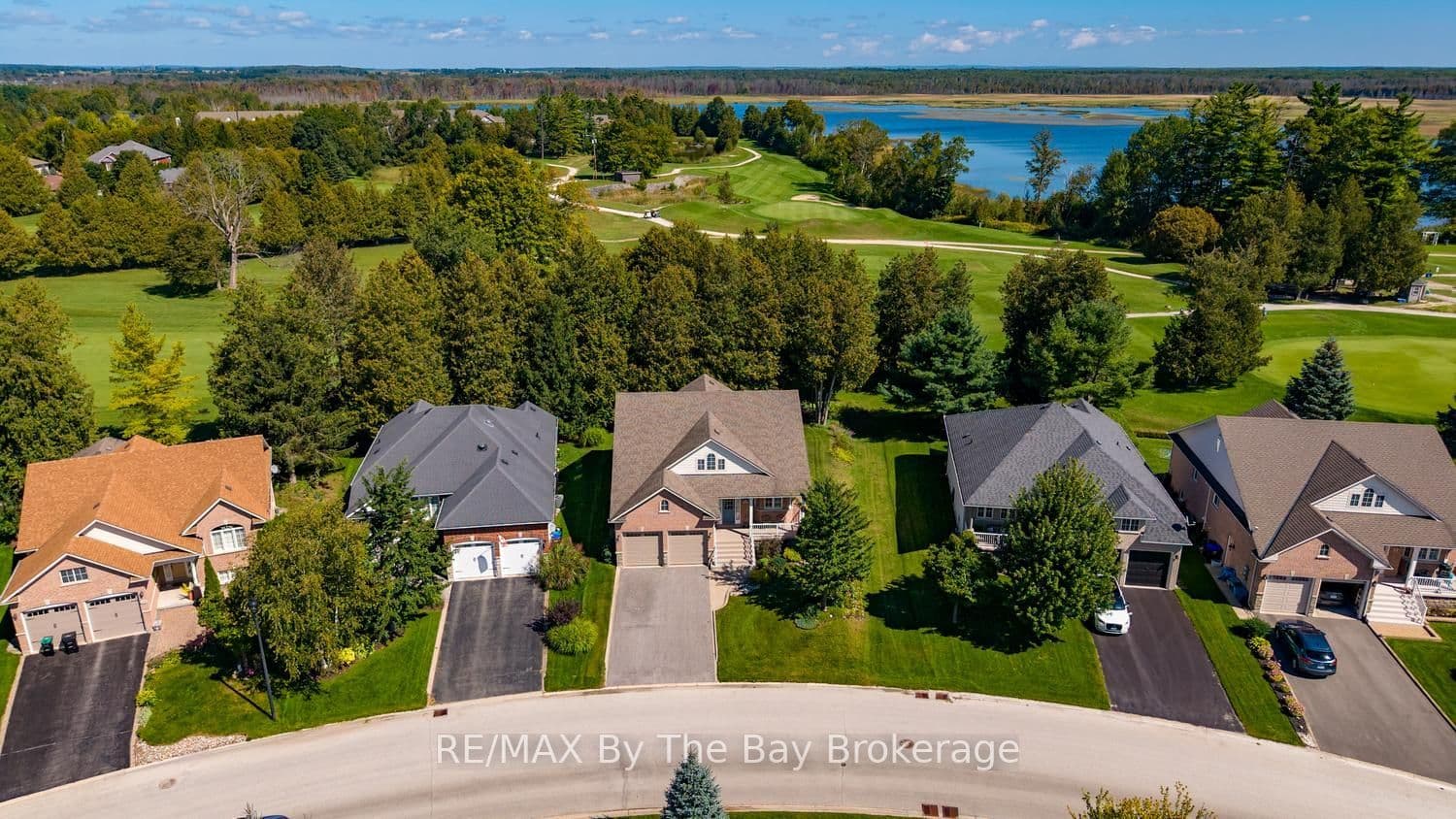 17 Marlwood Avenue, Wasaga Beach, ON L9Z 1S9