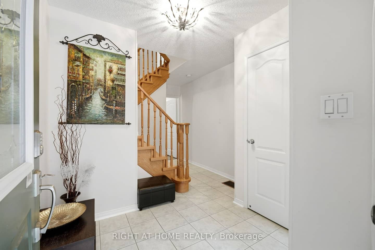 23 WEST DEANE PARK Drive 2, Toronto, ON M9B 2R5