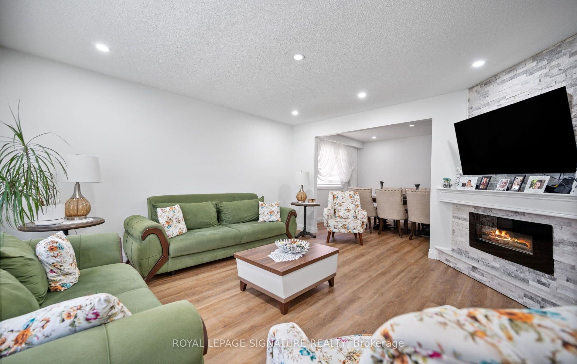 2221 Florian Road, Mississauga, ON L5A 3Y9
