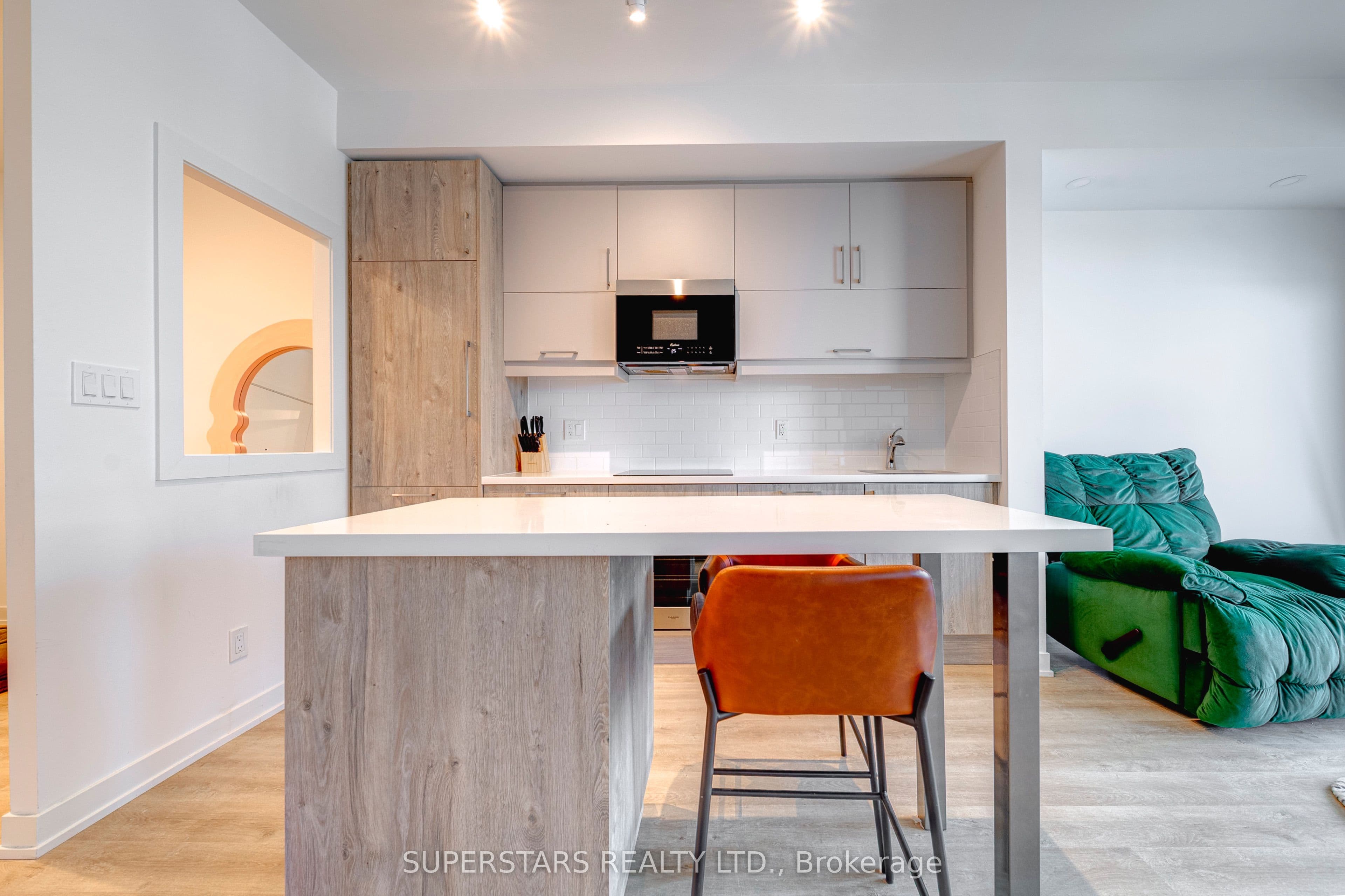 292 Verdale Crossing 1502, Markham, ON L6G 0H6