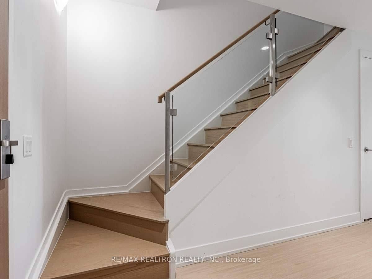 7 Grenville Street 513, Toronto, ON M4Y 0E9