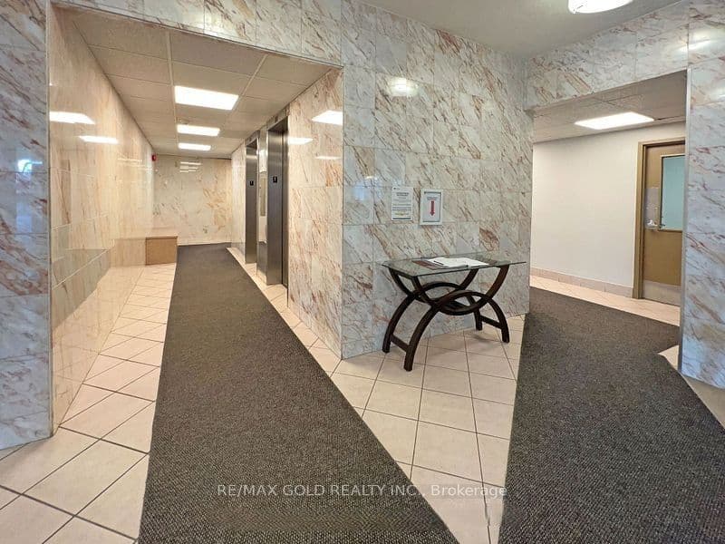 2323 Confederation Parkway 1204, Mississauga, ON L5B 1R6
