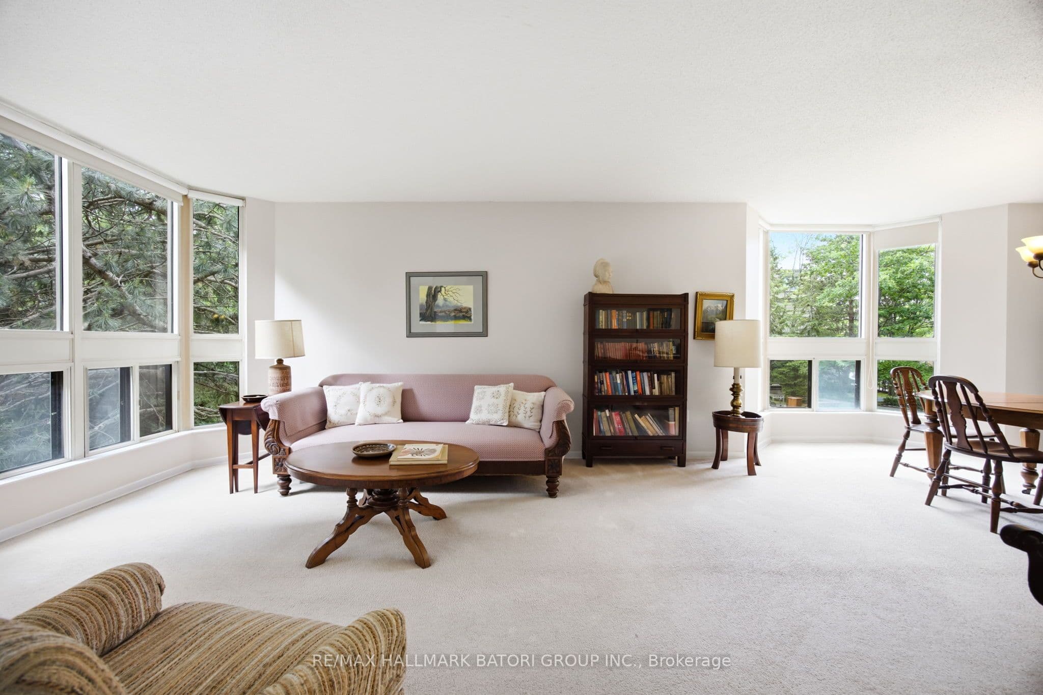10 Kenneth Avenue 211, Toronto, ON M2N 6K6