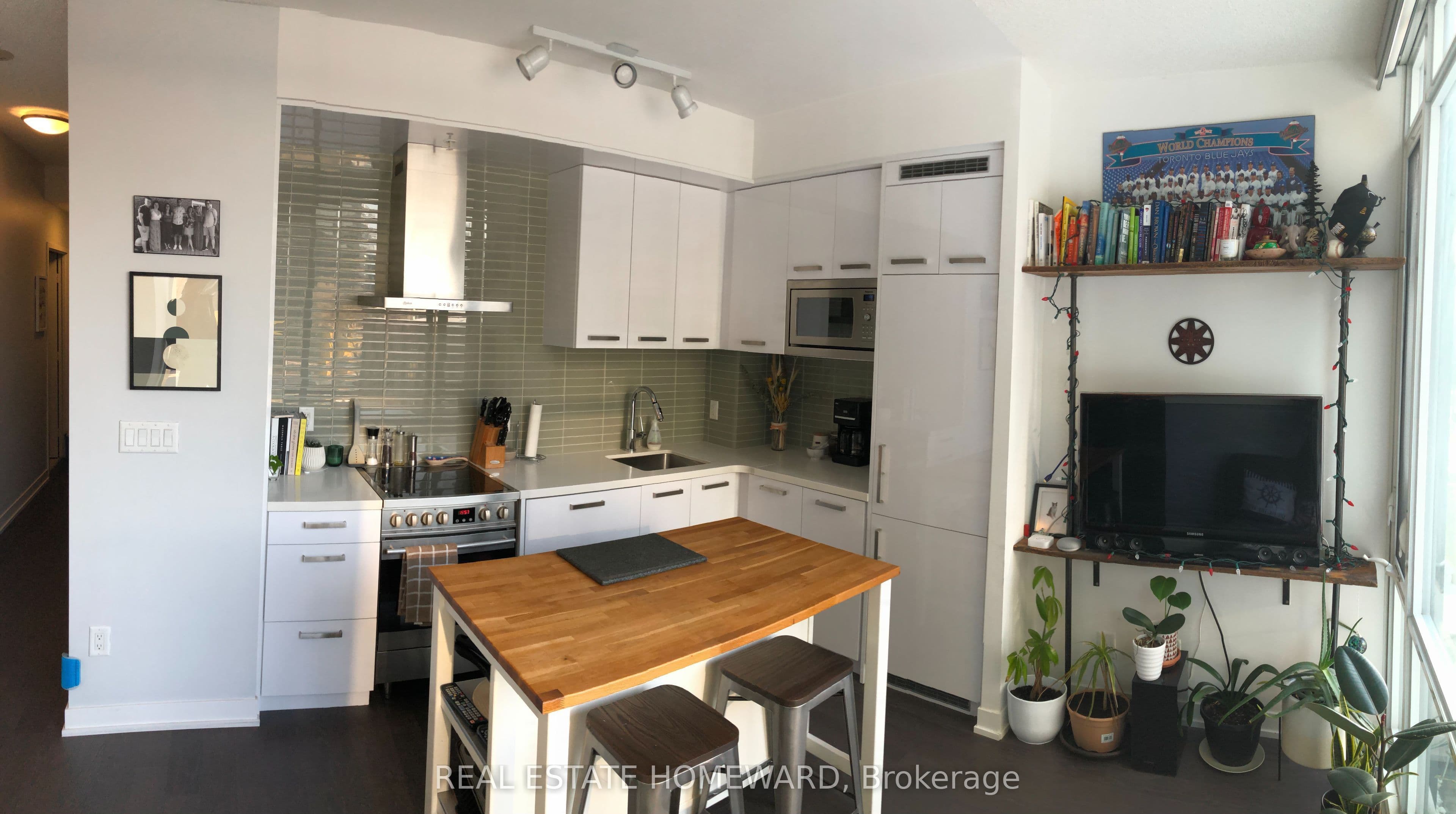 120 Bayview Avenue S320, Toronto, ON M5A 0G4
