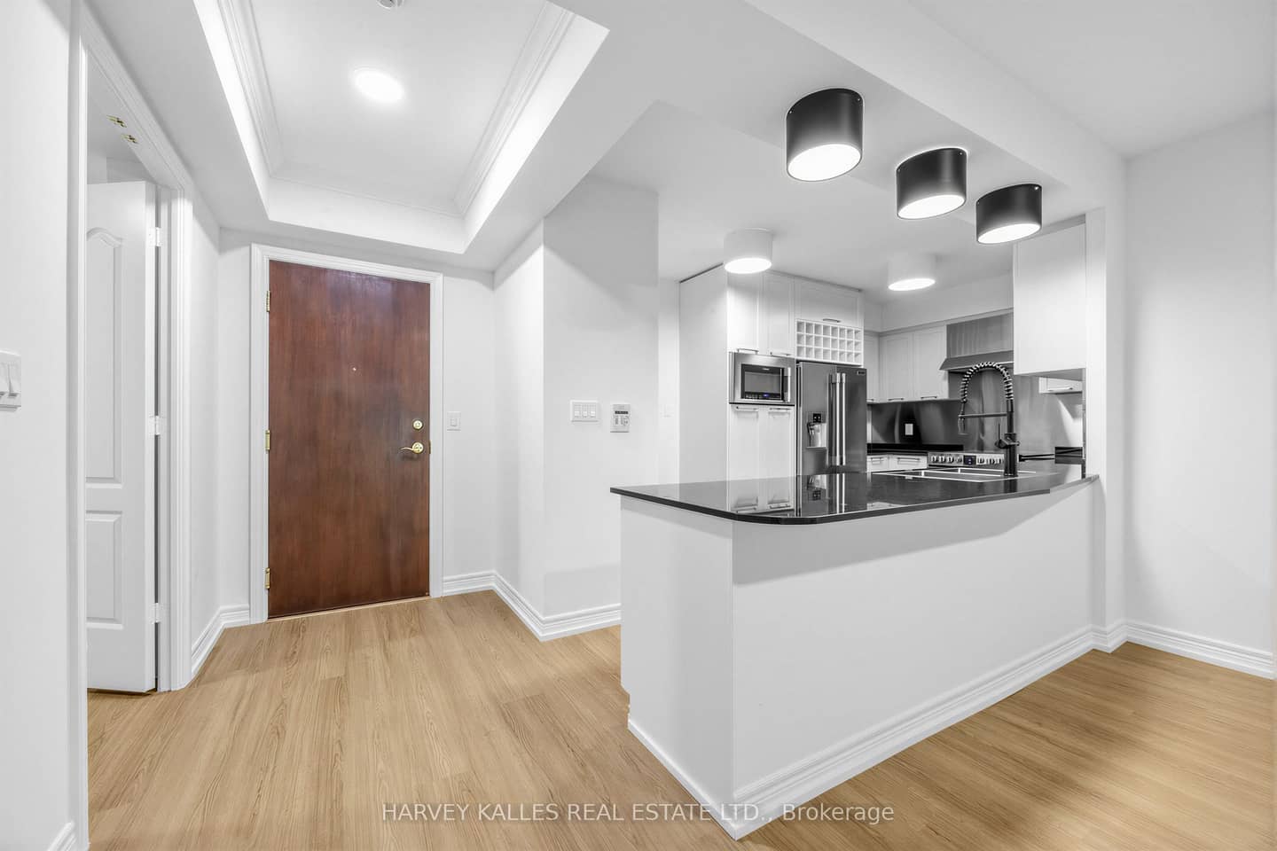 38 William Carson Crescent 317, Toronto, ON M2P 2H2