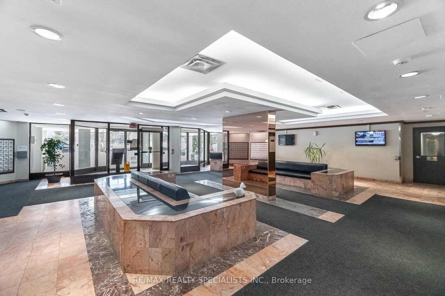 1 Rowntree Road 611, Toronto, ON M9V 5G7