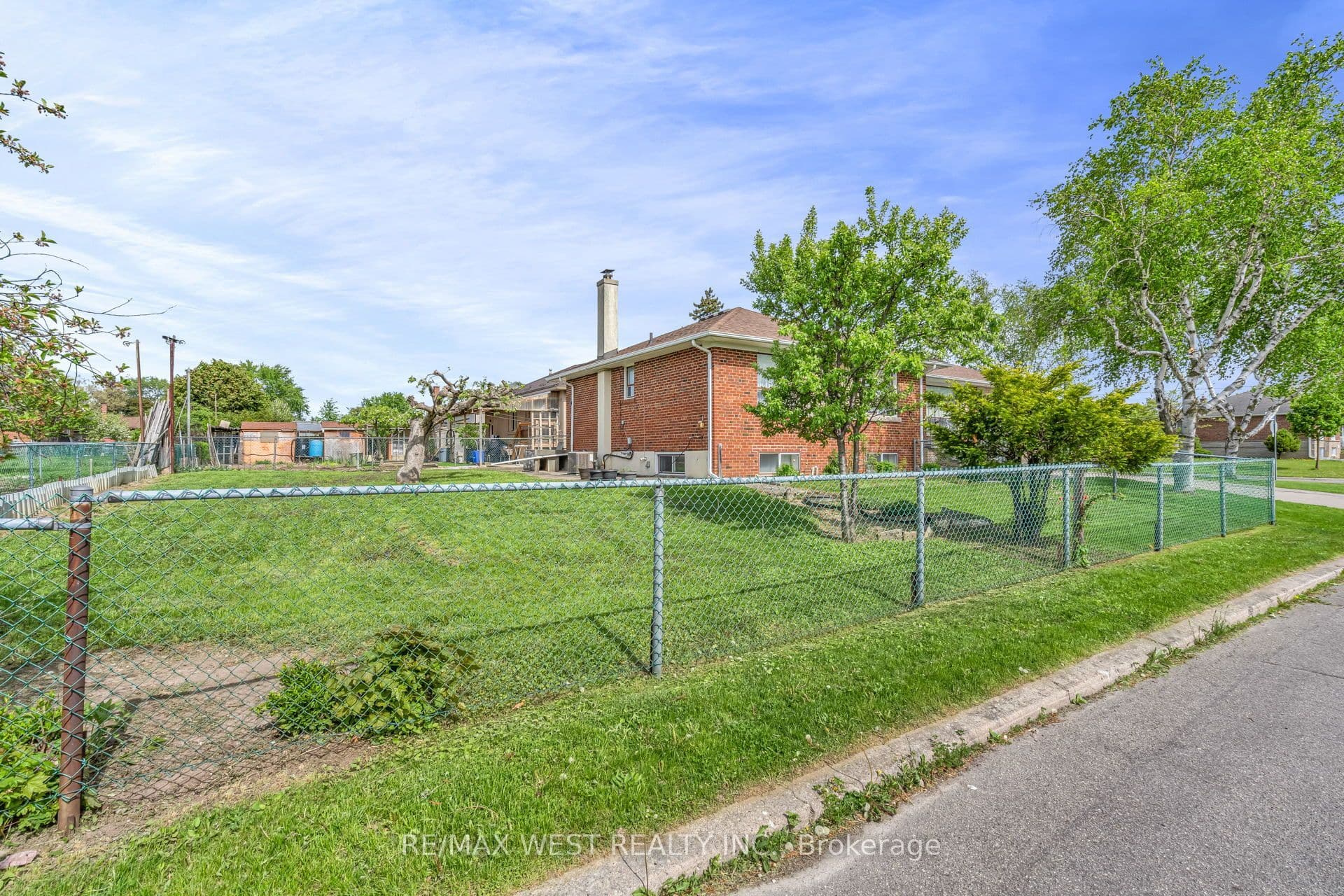 90 Tavistock Road, Toronto, ON M3M 2N9