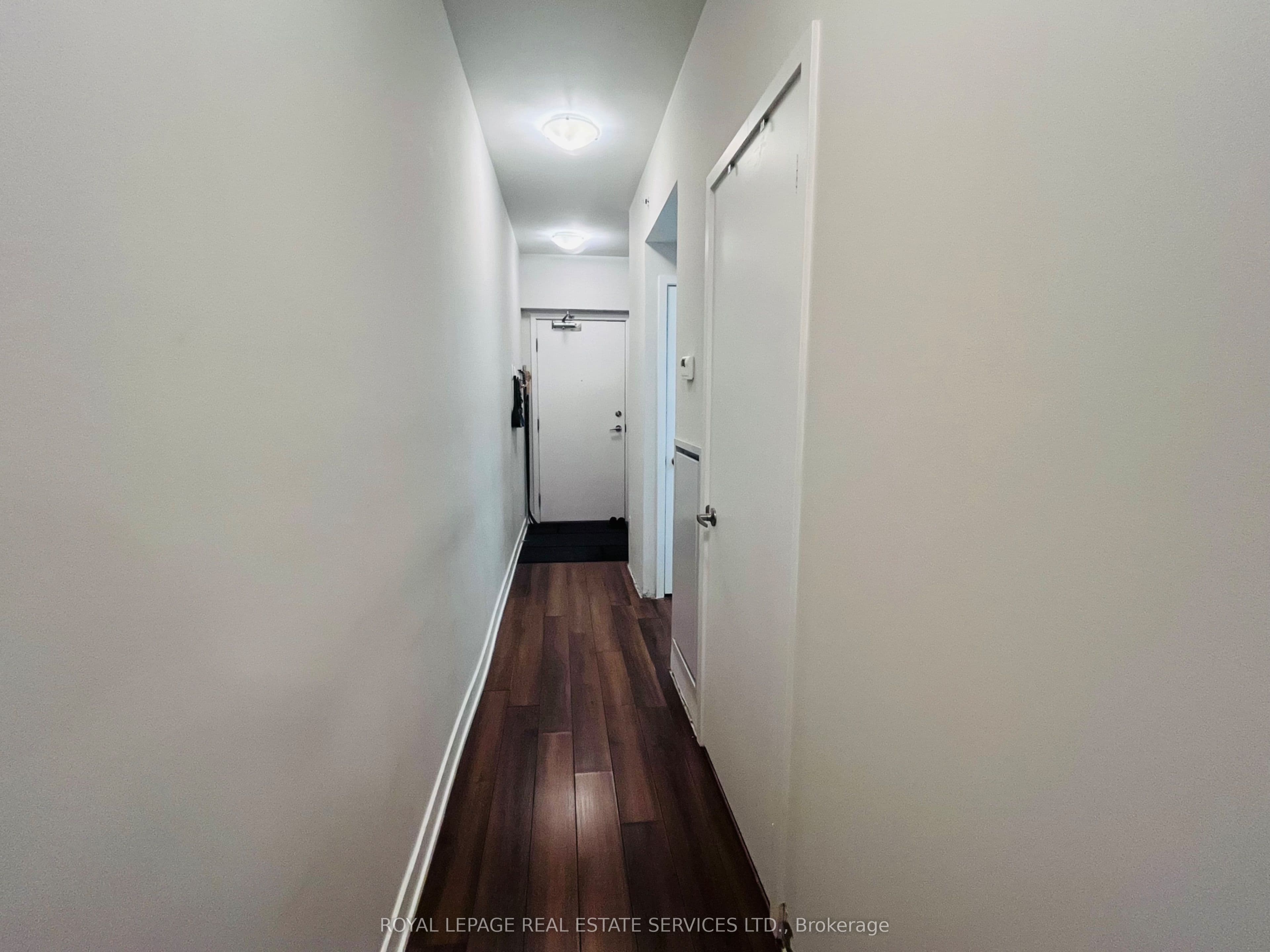 210 Simcoe Street 906, Toronto, ON M5T 0A9