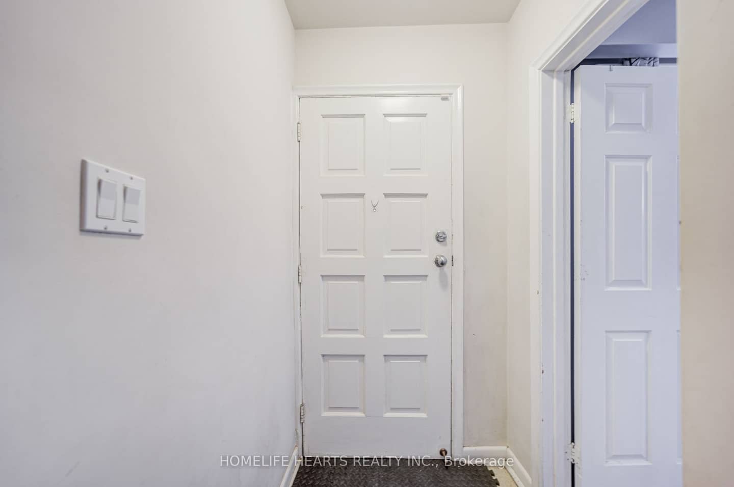 23 Broadview Avenue, Mississauga, ON L5H 2S8