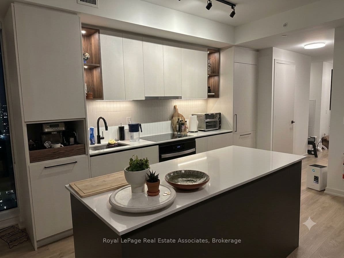 1285 Dupont Street 1309, Toronto, ON M6H 0E3