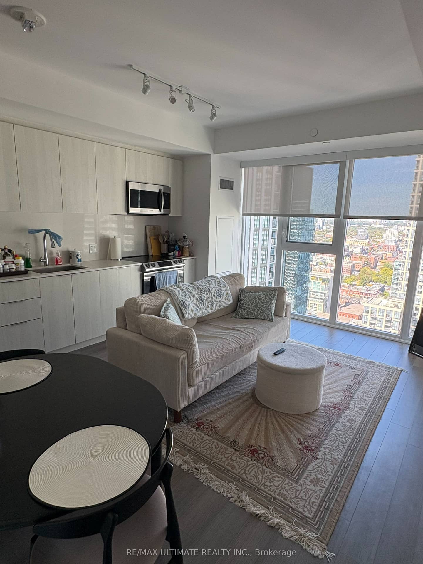 357 King Street 1904, Toronto, ON M5V 1K1