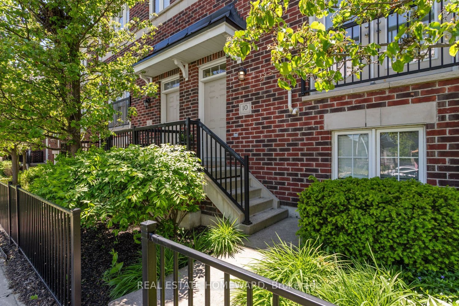 571 Longworth Avenue E 10, Clarington, ON L1C 0H3