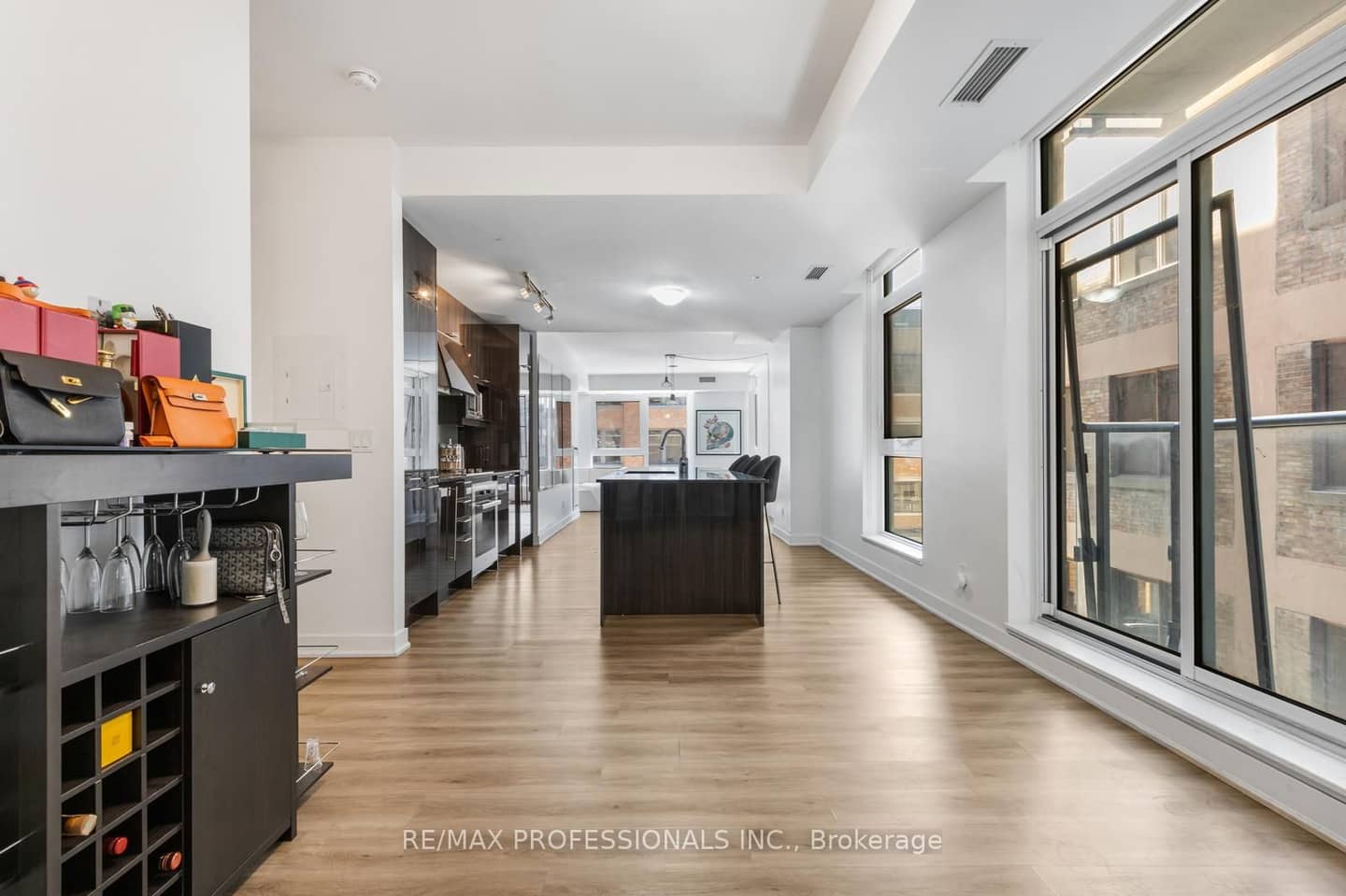 30 Nelson Street 325, Toronto, ON M5V 0H5