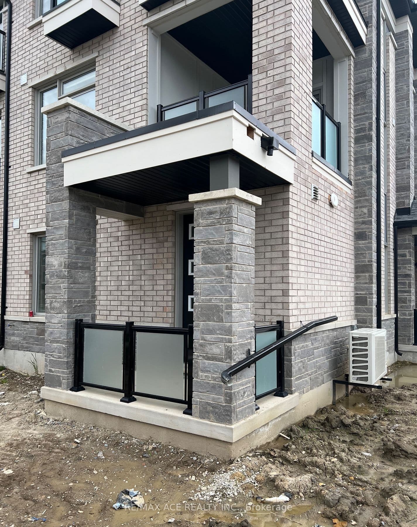 2 Plume Street B, Brampton, ON L7A 0B6