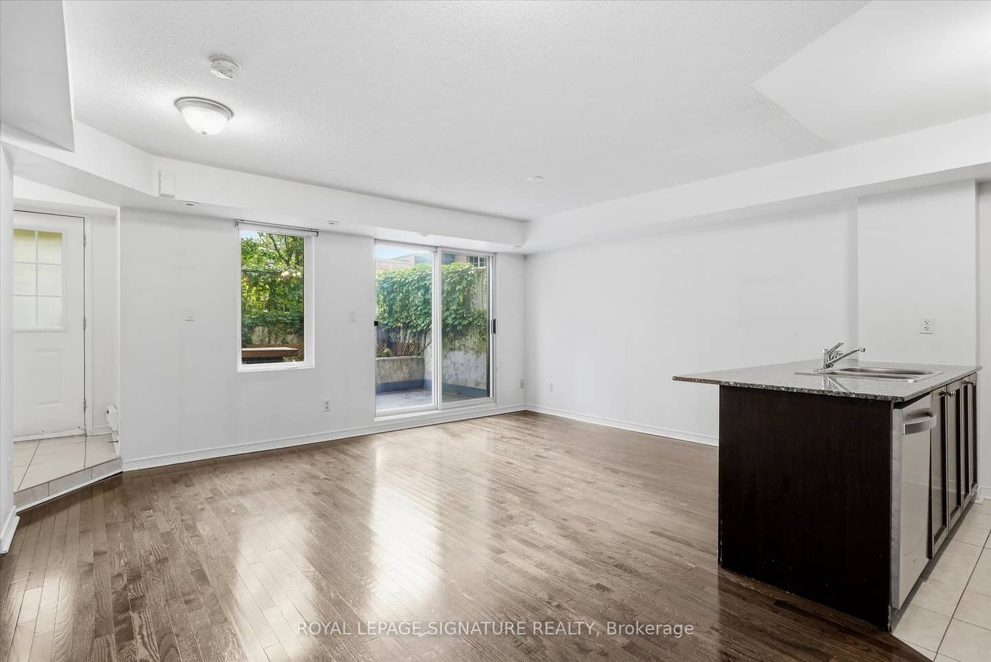 5 Elsie Lane TH135, Toronto, ON M6P 3N3