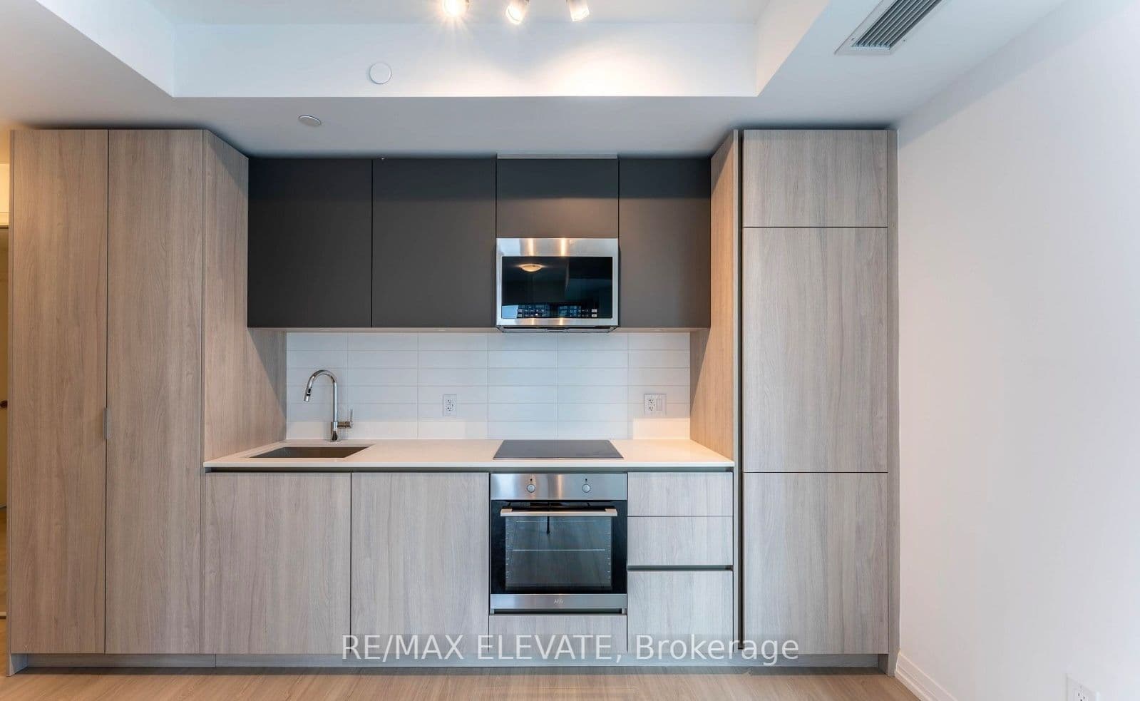 28 Widmer Street 3029, Toronto, ON M5V 0T2