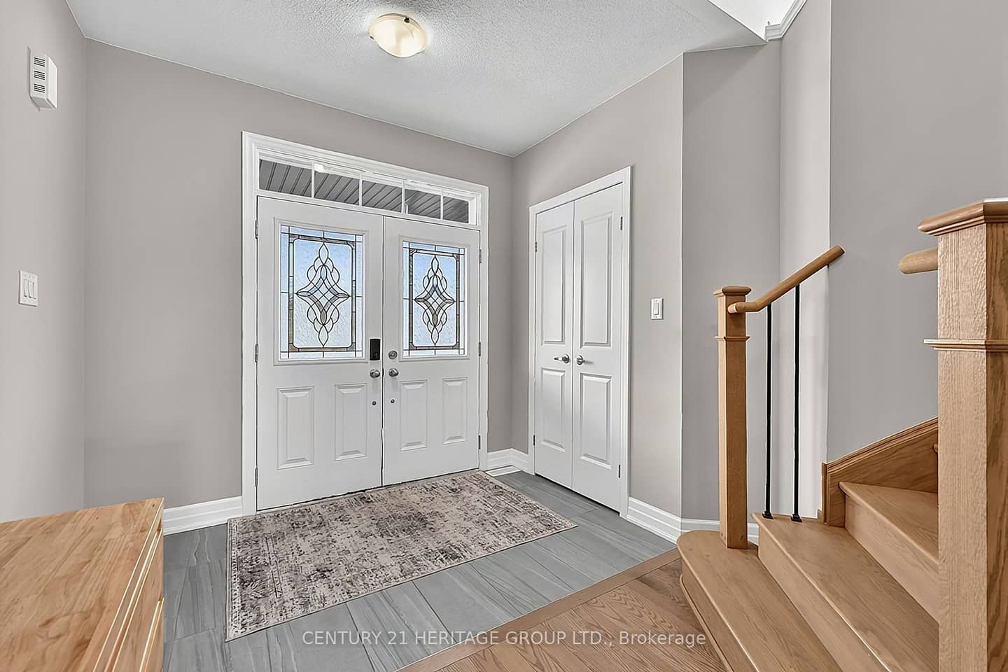9 Conchita Street, Georgina, ON L4P 0H4