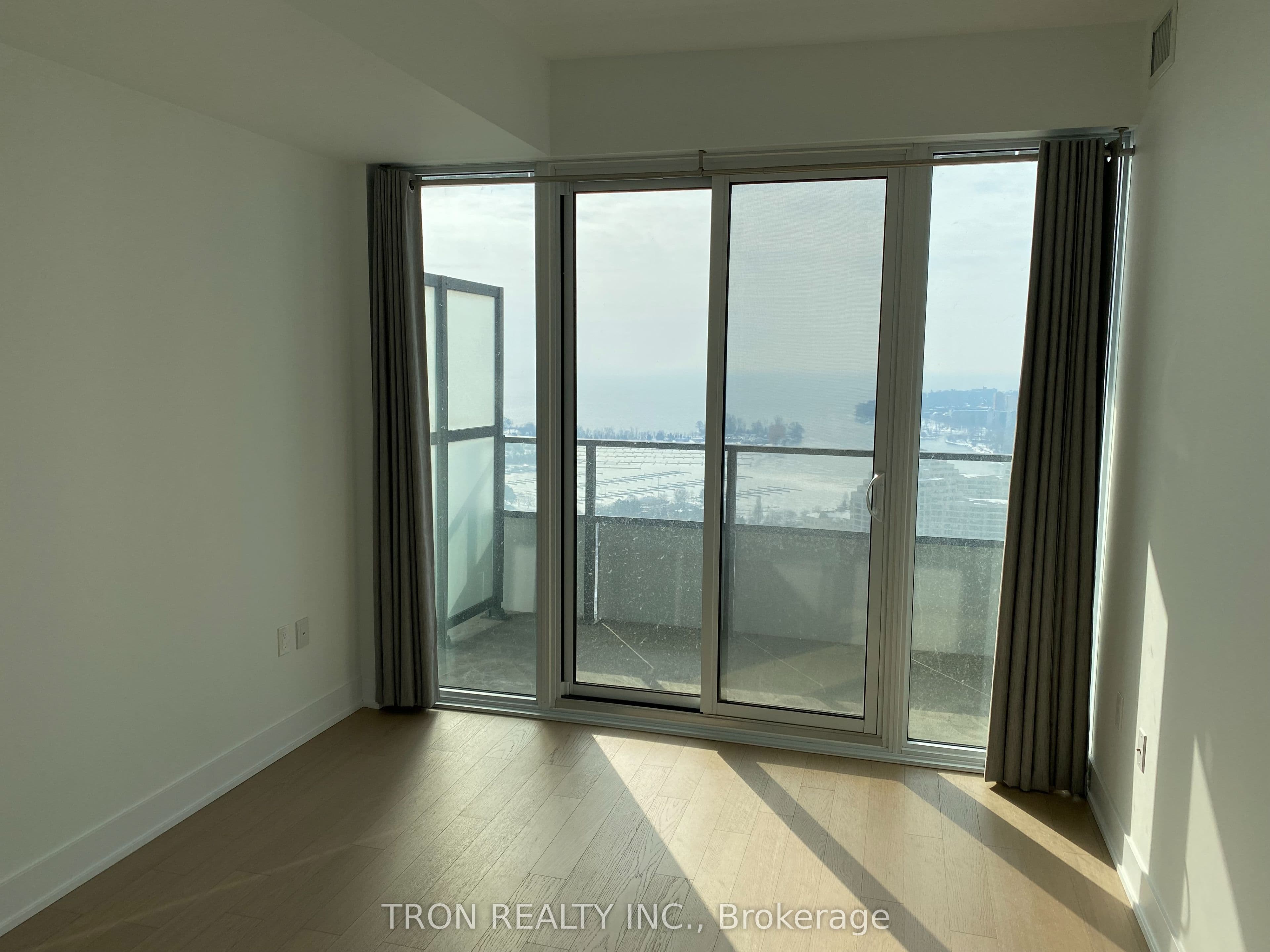 30 Shore Breeze Drive 2621, Toronto, ON M8V 1A1