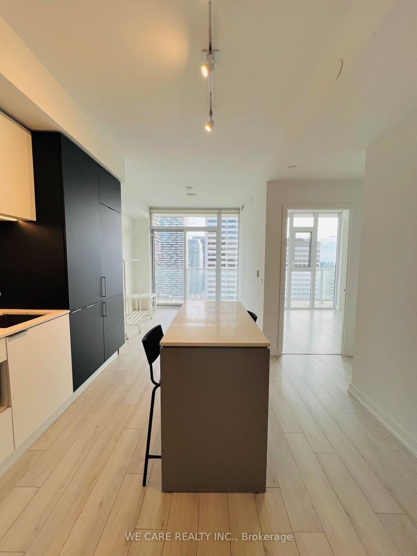 33 Helendale Avenue 2208, Toronto, ON M4R 0A4