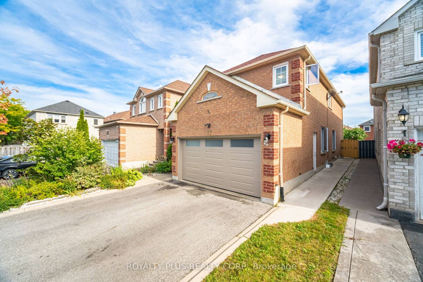 77 Arthurs Crescent, Brampton, ON L6Y 4Y3