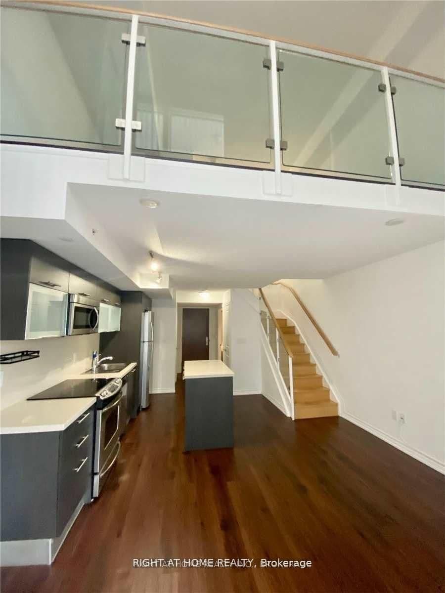 386 Yonge Street 714, Toronto, ON M5B 0A5