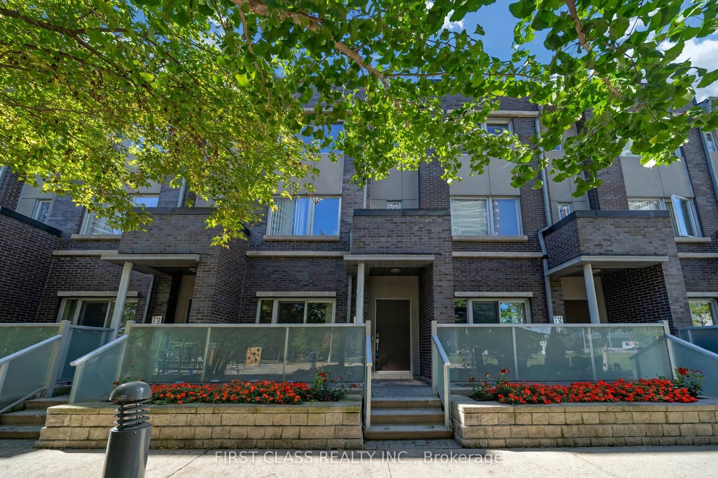 310 Village Green Square 14, Toronto, ON M1S 0L1