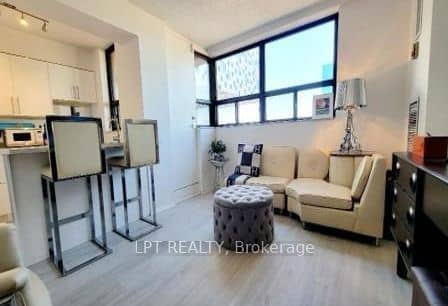 105 Mccaul Street 701, Toronto, ON M5T 2X4