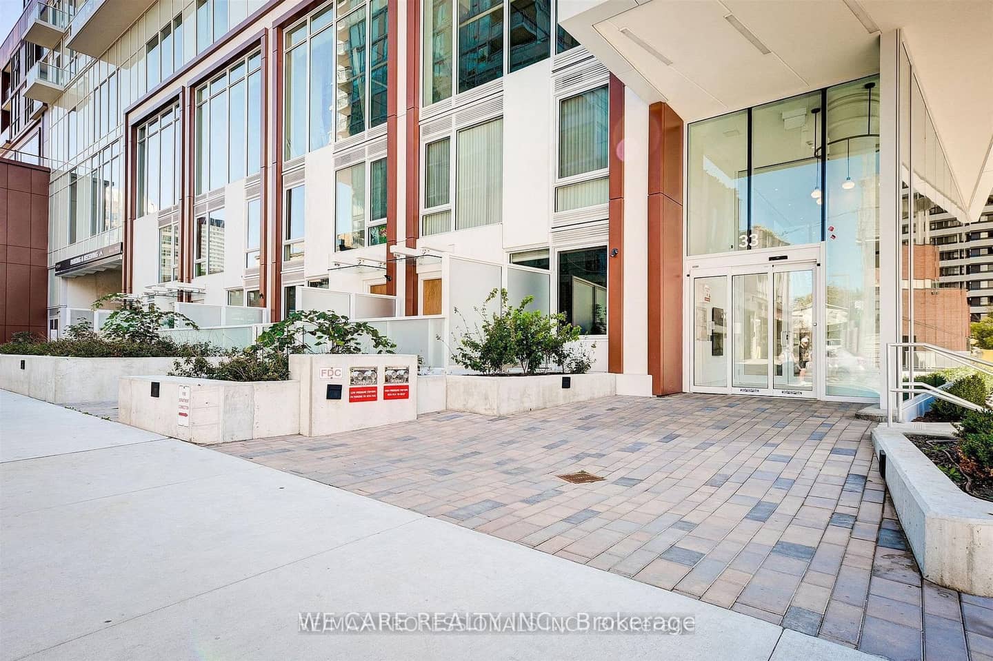 33 Helendale Avenue 2208, Toronto, ON M4R 0A4