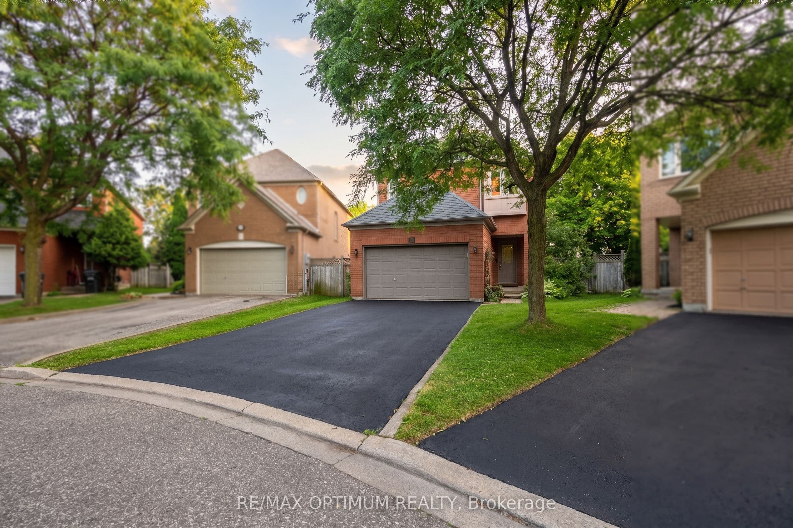 9 Inwood Place, Brampton, ON L6R 1T2