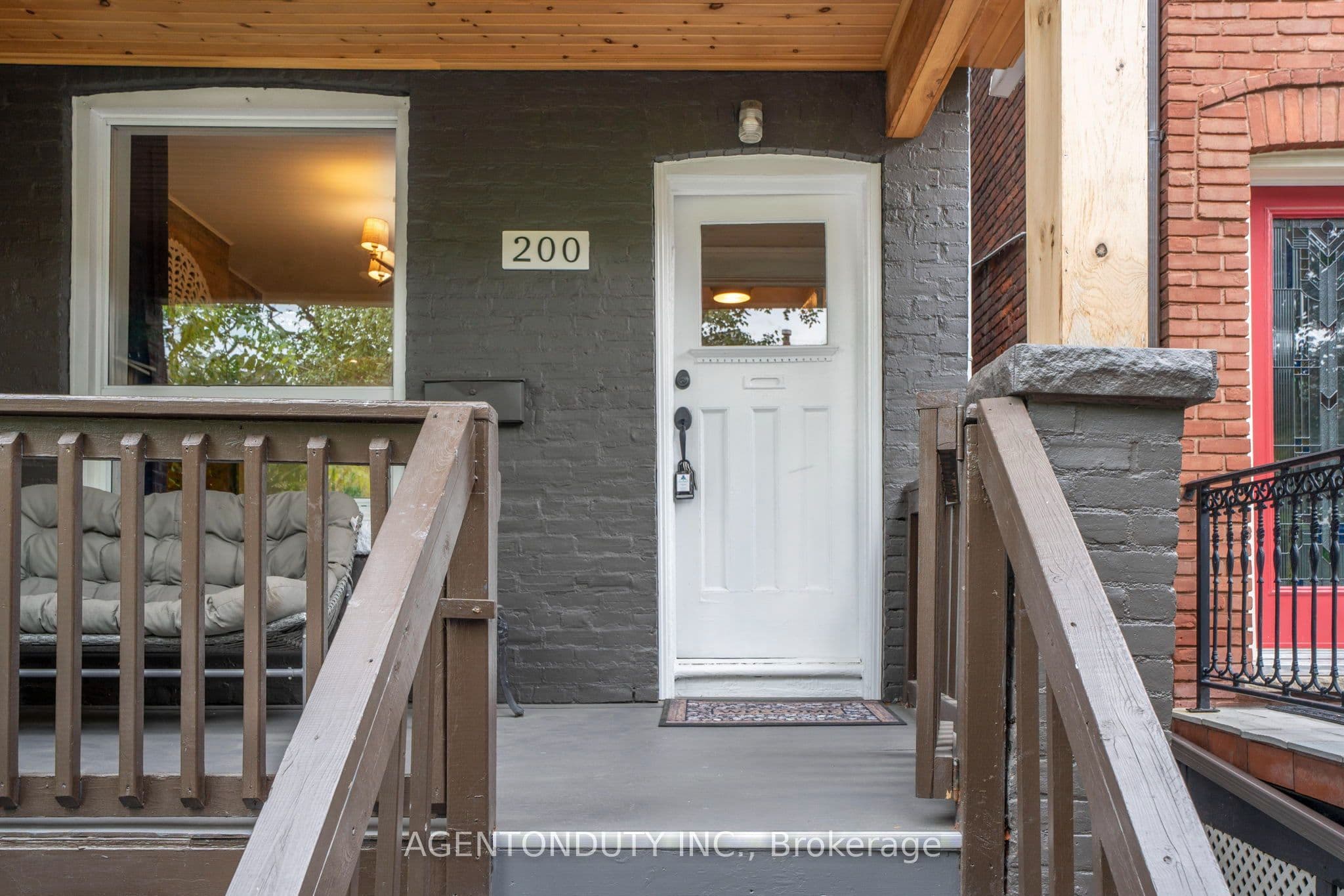 200 St Helen's Avenue, Toronto, ON M6H 4A1