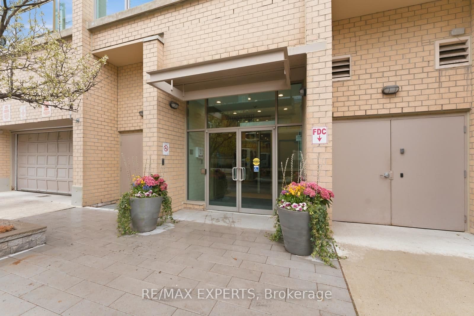 50 Camden Street 707, Toronto, ON M5V 3N1