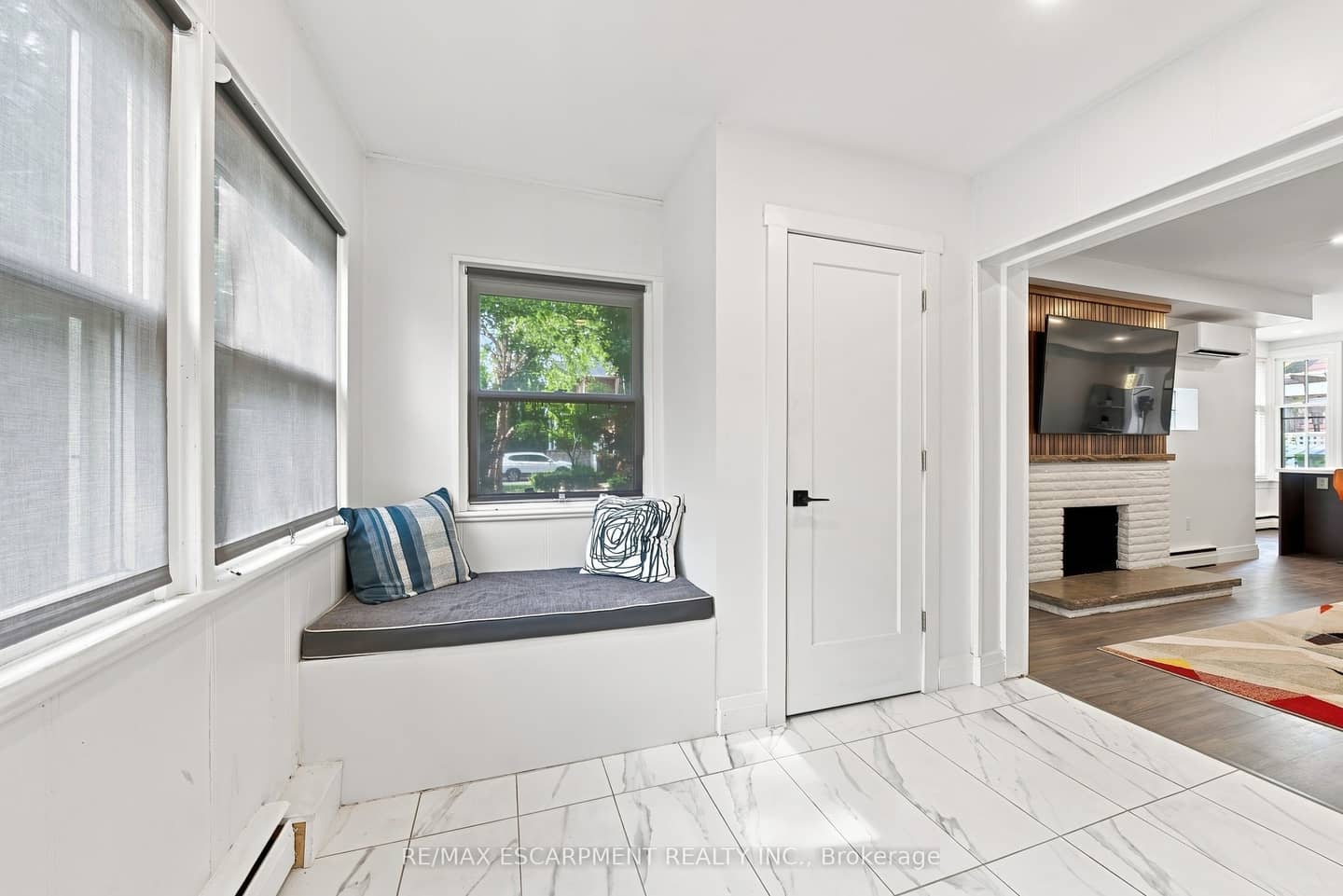 2177 Lakeshore Road, Burlington, ON L7R 1A5