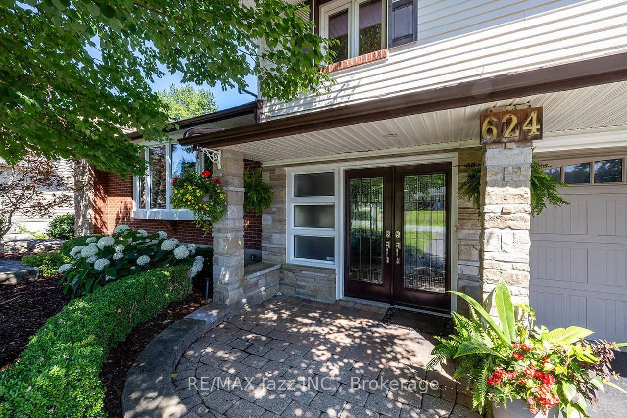 624 Roselawn Avenue, Oshawa, ON L1L 1B2