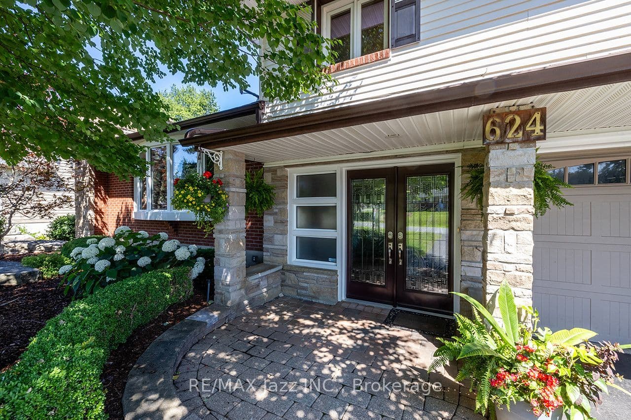 624 Roselawn Avenue, Oshawa, ON L1L 1B2
