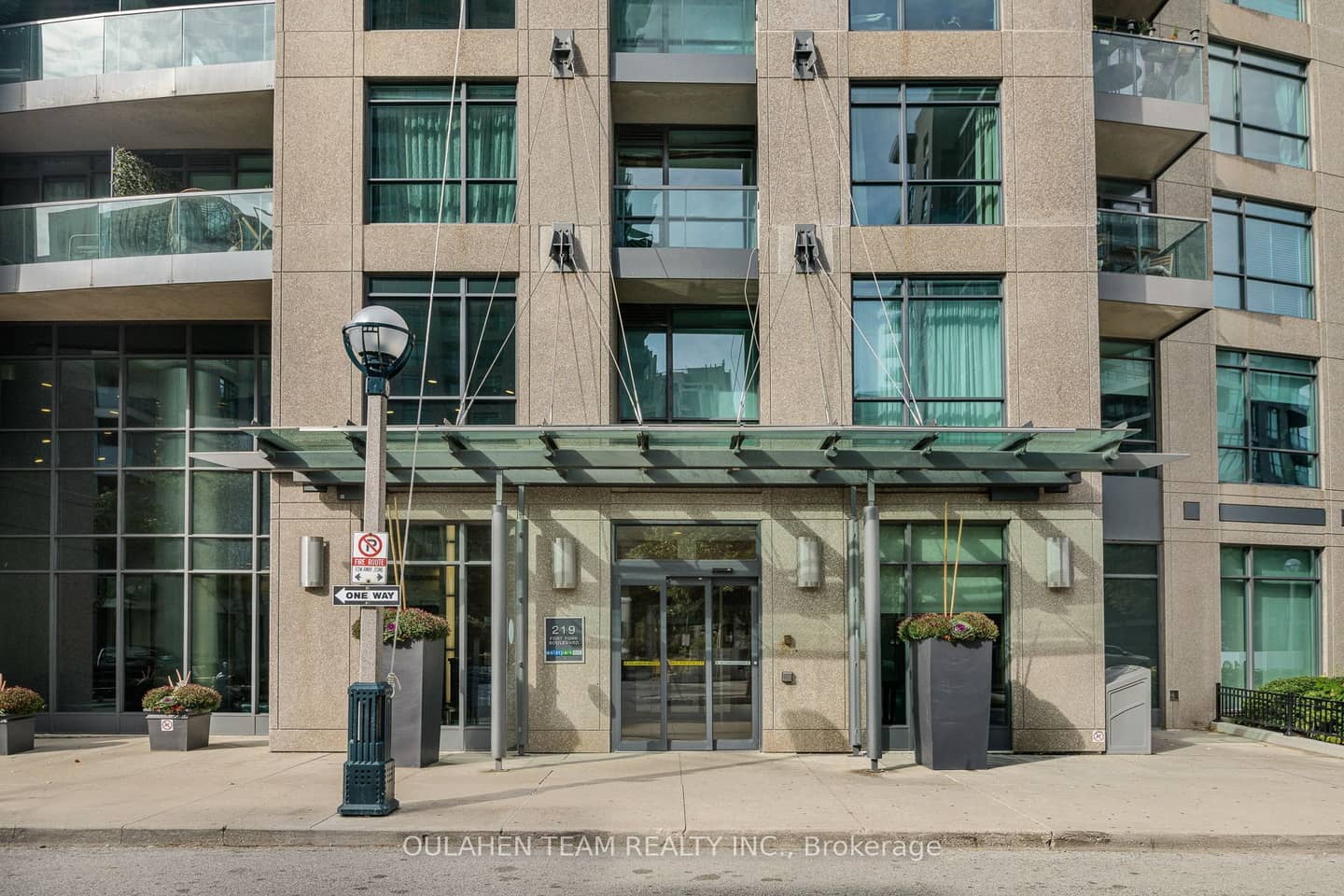 219 Fort York Boulevard 304, Toronto, ON M5V 1B1