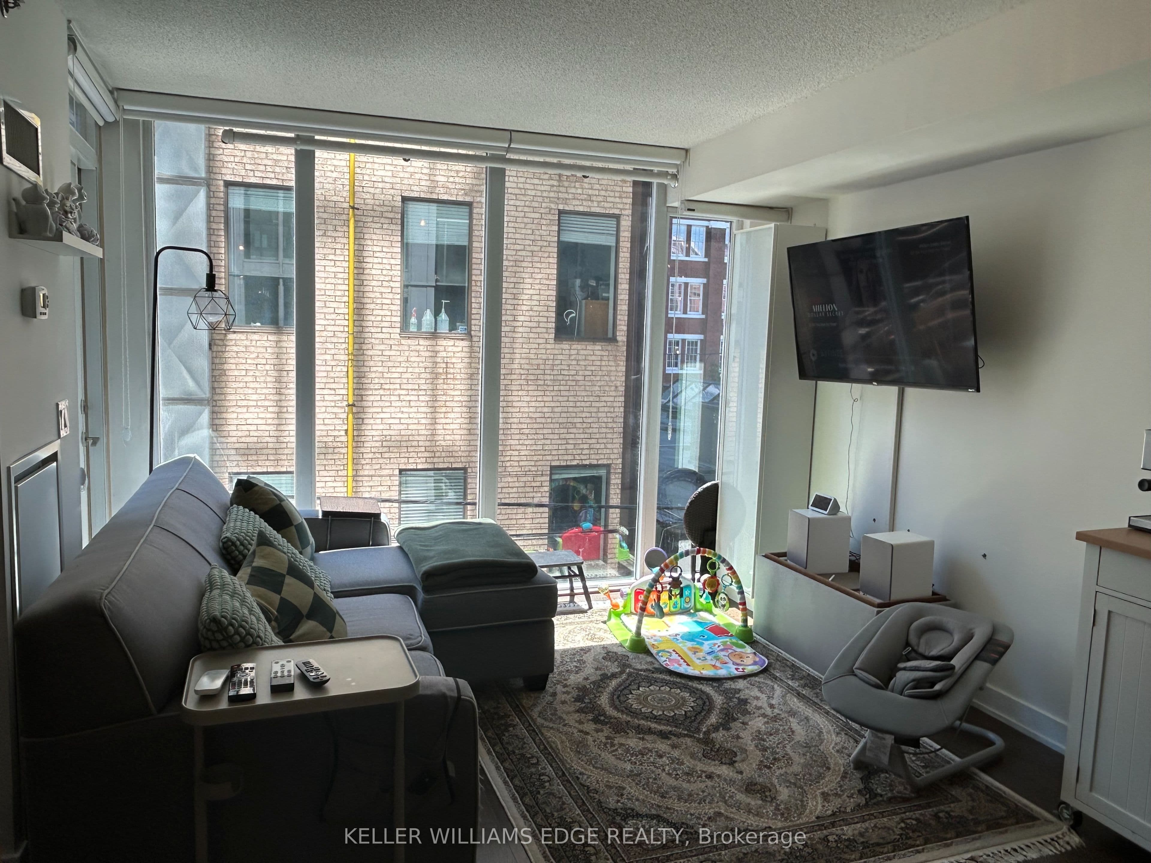 21 Nelson Street 331, Toronto, ON M5V 1T8