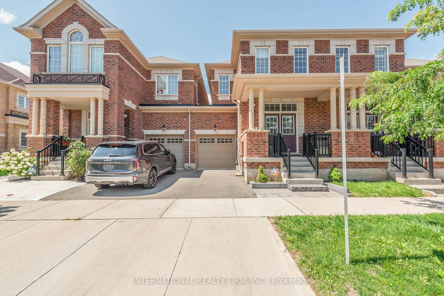 99 Huguenot Road, Oakville, ON L6H 0M3