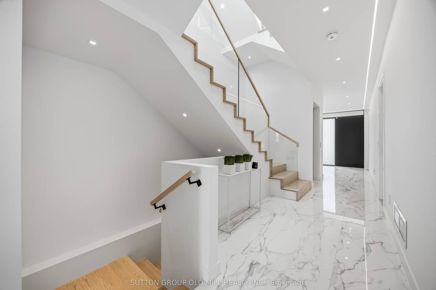 89 Regal Road, Toronto, ON M6H 2J6