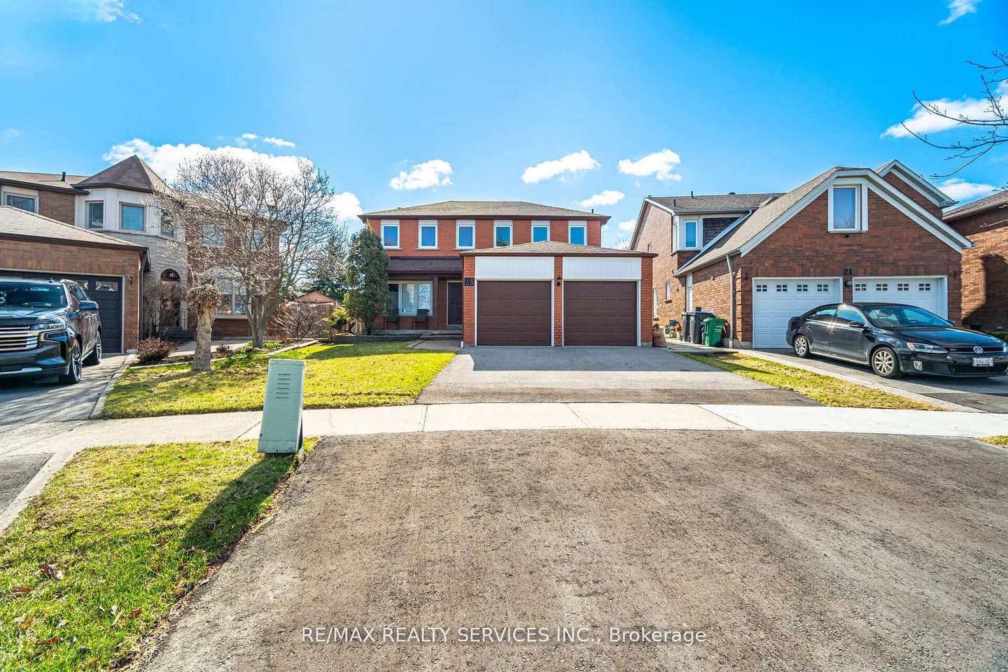 23 Newbury Crescent, Brampton, ON L6S 5M3