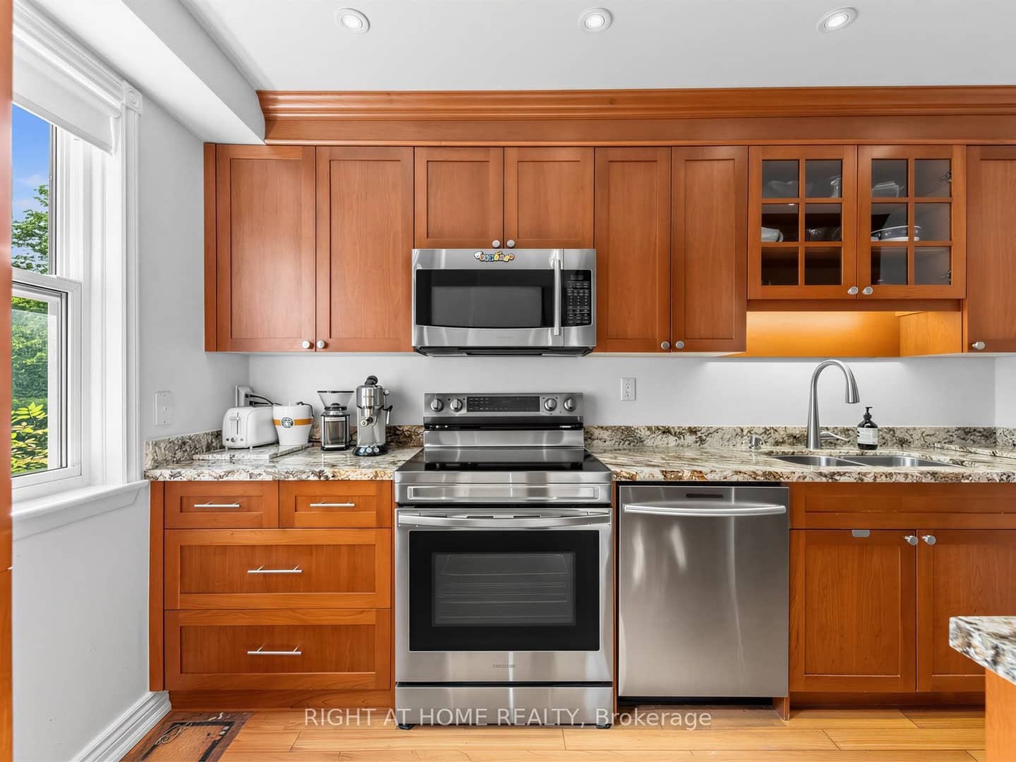 1984 John Street, Markham, ON L3T 1Z1