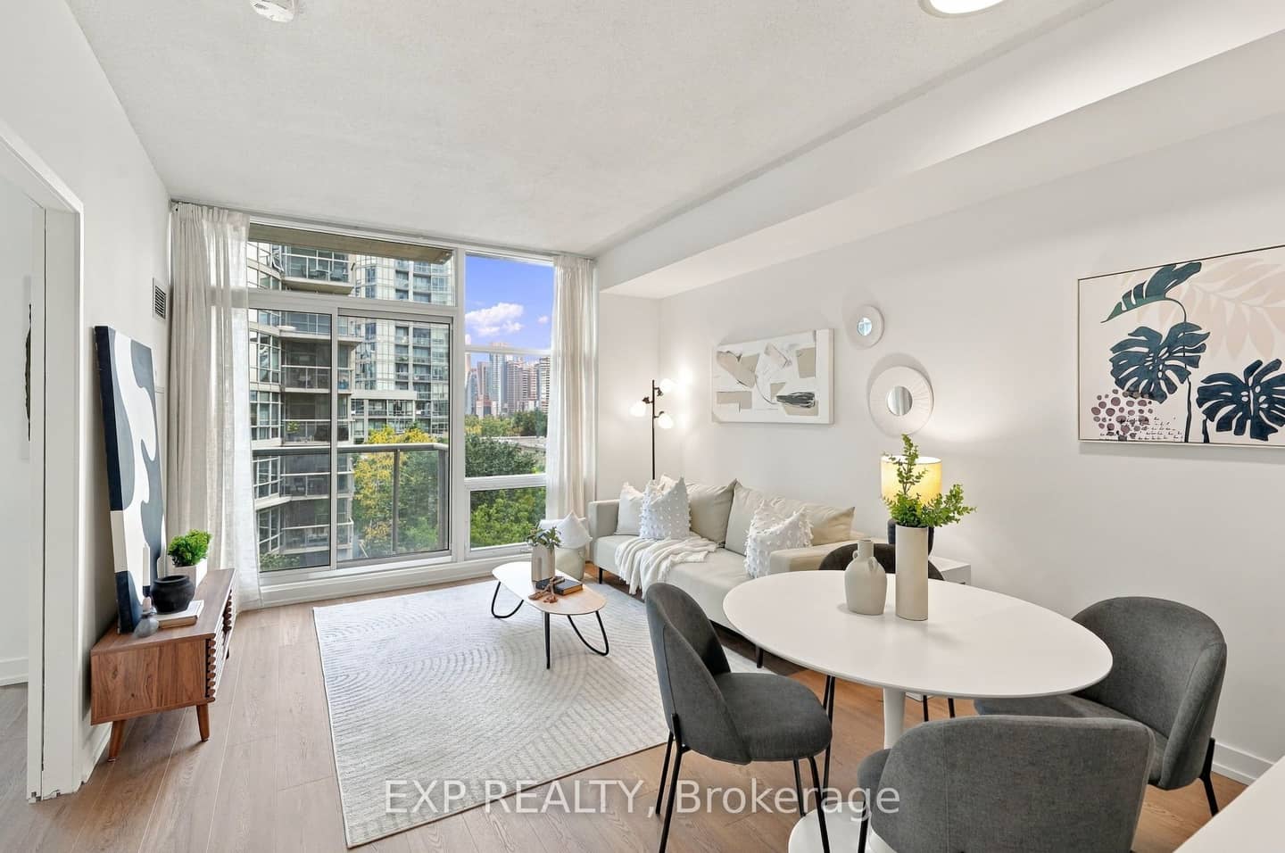 9 Spadina Avenue 301, Toronto, ON M5V 3V5