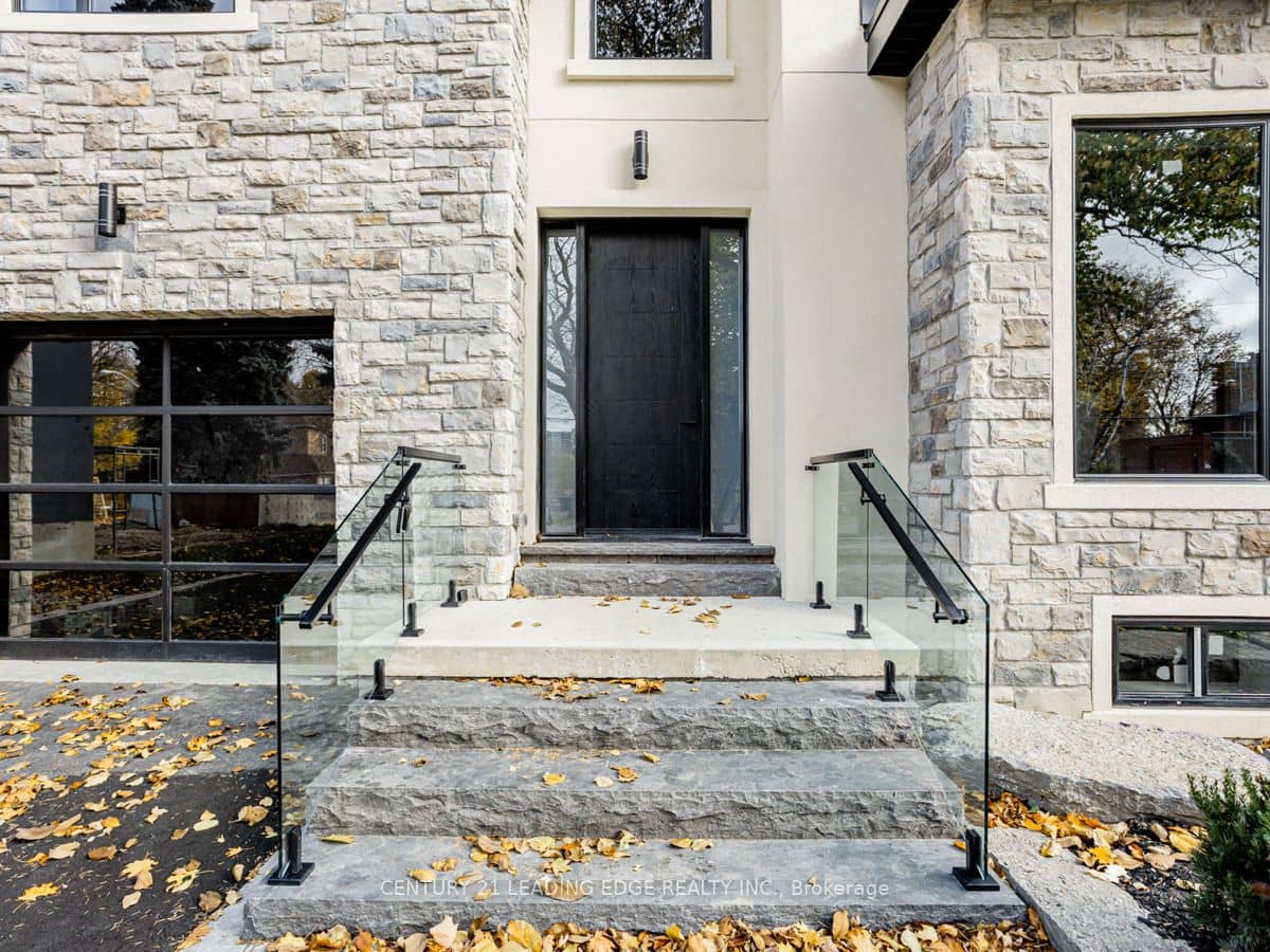 19 DONALDA Crescent, Toronto, ON M1S 1N5