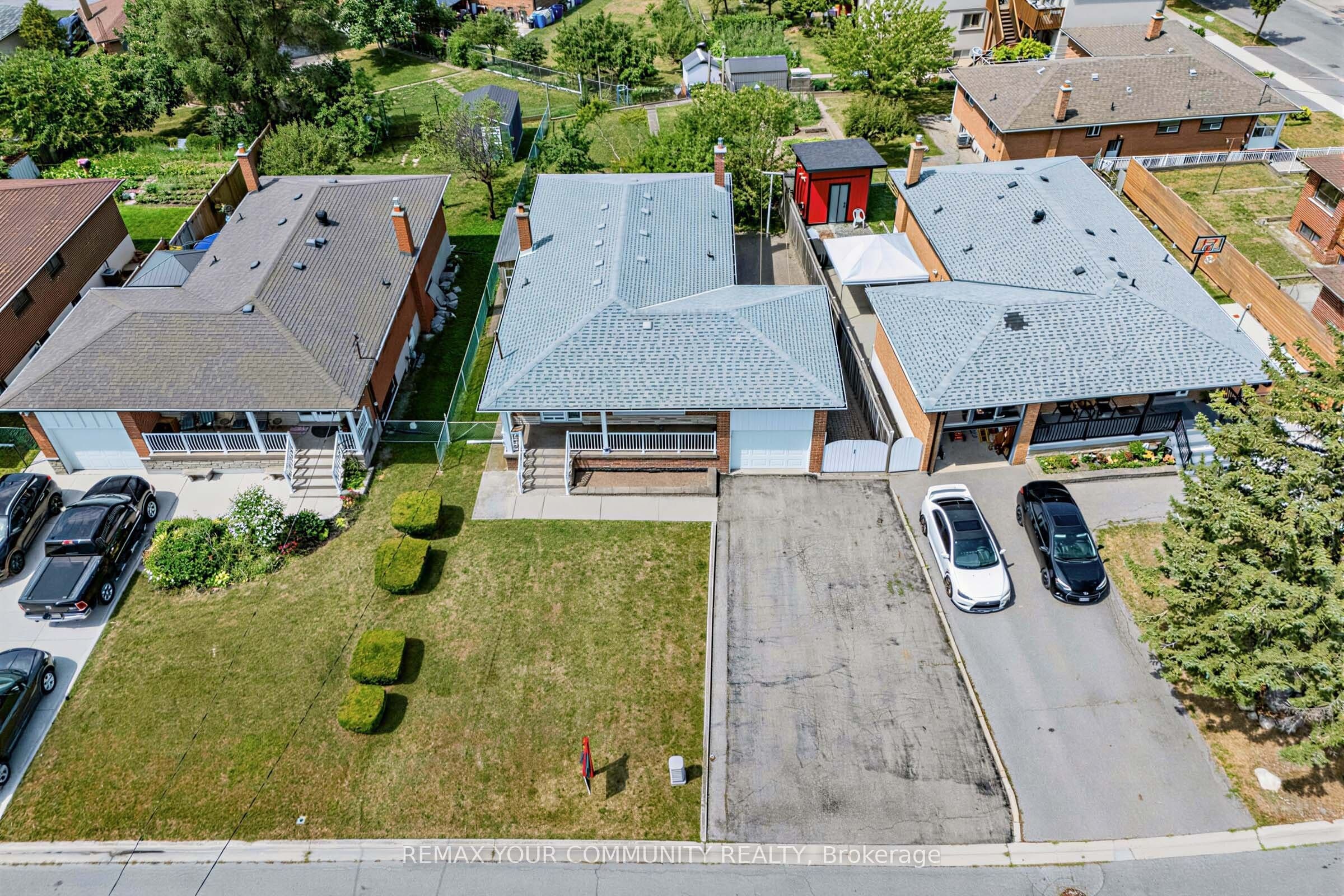 20 Linthurst Avenue, Toronto, ON M3M 1P2